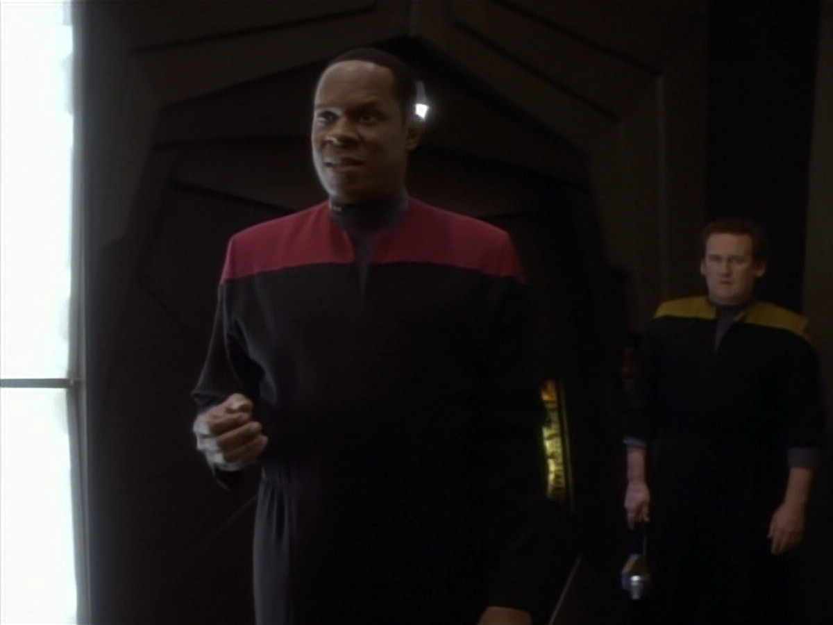 extant_StarTrekDS9_1x18-DramatisPersonae_03507.jpg