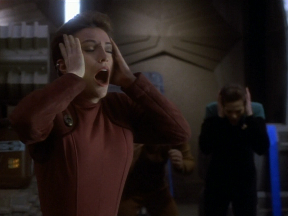 extant_StarTrekDS9_1x18-DramatisPersonae_03538.jpg