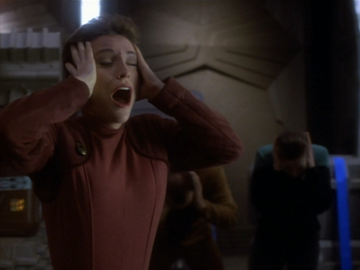 extant_StarTrekDS9_1x18-DramatisPersonae_03539.jpg