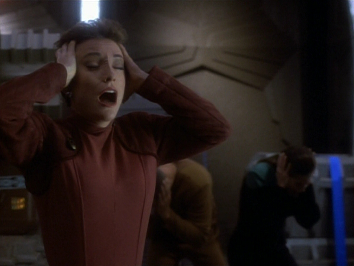 extant_StarTrekDS9_1x18-DramatisPersonae_03541.jpg