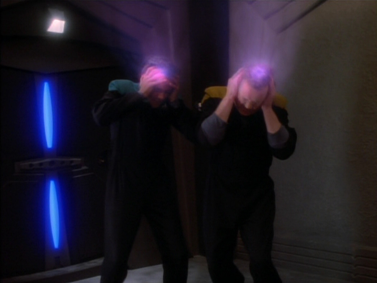 extant_StarTrekDS9_1x18-DramatisPersonae_03549.jpg