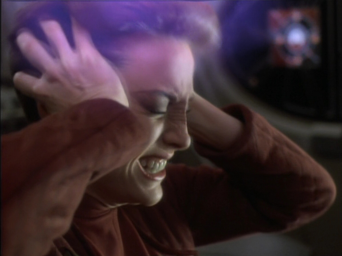 extant_StarTrekDS9_1x18-DramatisPersonae_03555.jpg