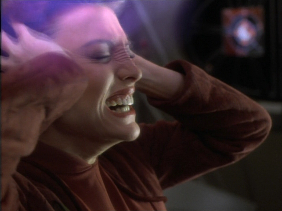 extant_StarTrekDS9_1x18-DramatisPersonae_03556.jpg