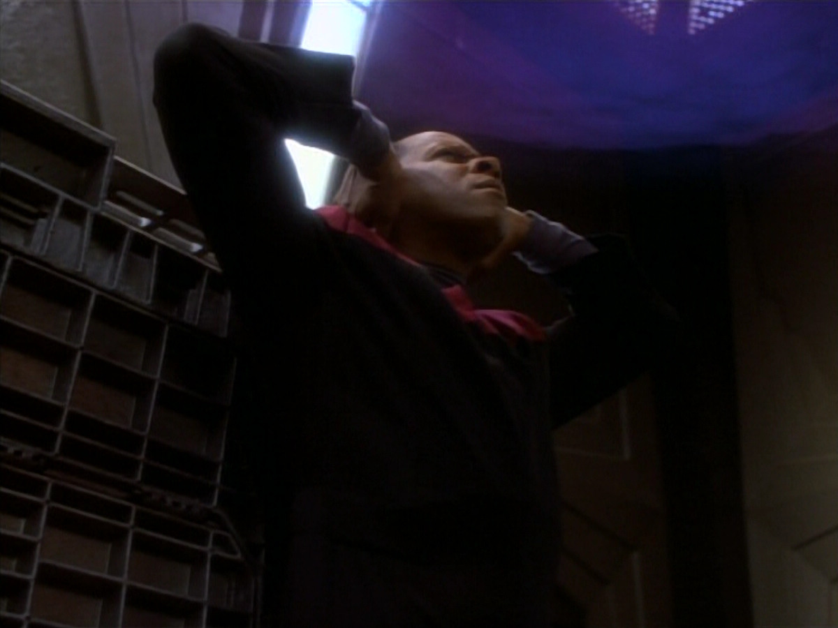 extant_StarTrekDS9_1x18-DramatisPersonae_03564.jpg