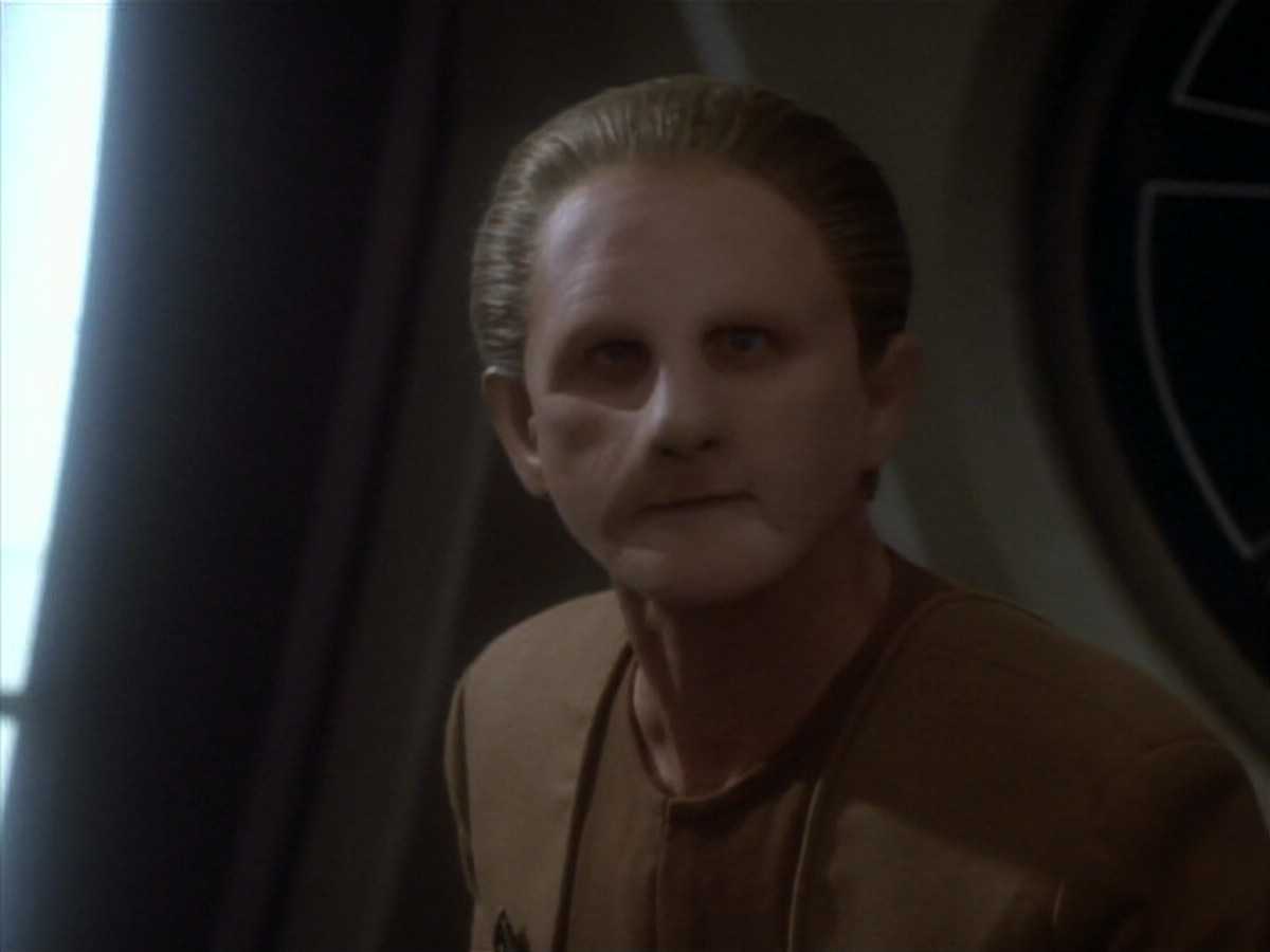 extant_StarTrekDS9_1x18-DramatisPersonae_03573.jpg