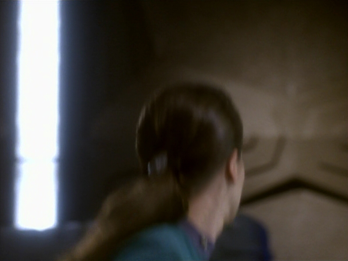 extant_StarTrekDS9_1x18-DramatisPersonae_03576.jpg