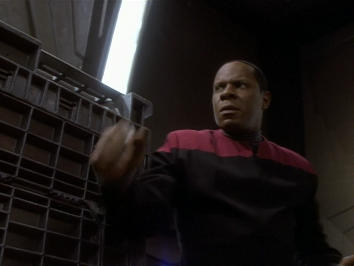extant_StarTrekDS9_1x18-DramatisPersonae_03578.jpg