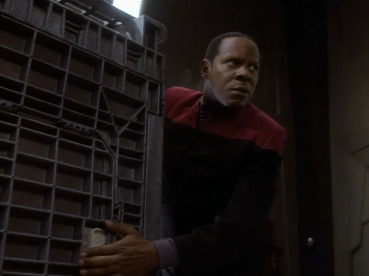 extant_StarTrekDS9_1x18-DramatisPersonae_03580.jpg
