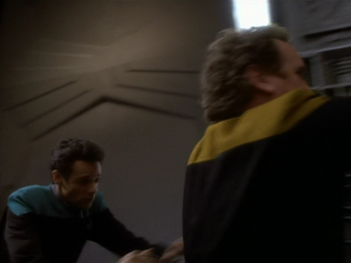 extant_StarTrekDS9_1x18-DramatisPersonae_03581.jpg