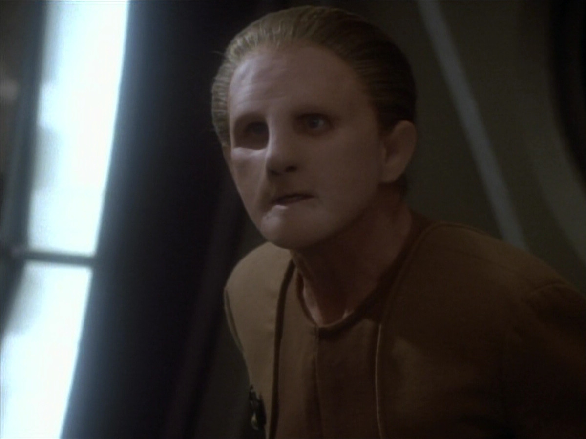 extant_StarTrekDS9_1x18-DramatisPersonae_03584.jpg