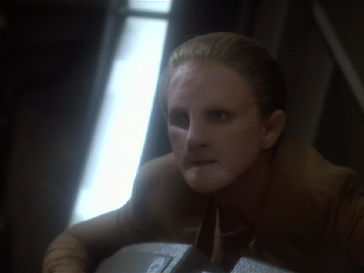 extant_StarTrekDS9_1x18-DramatisPersonae_03586.jpg