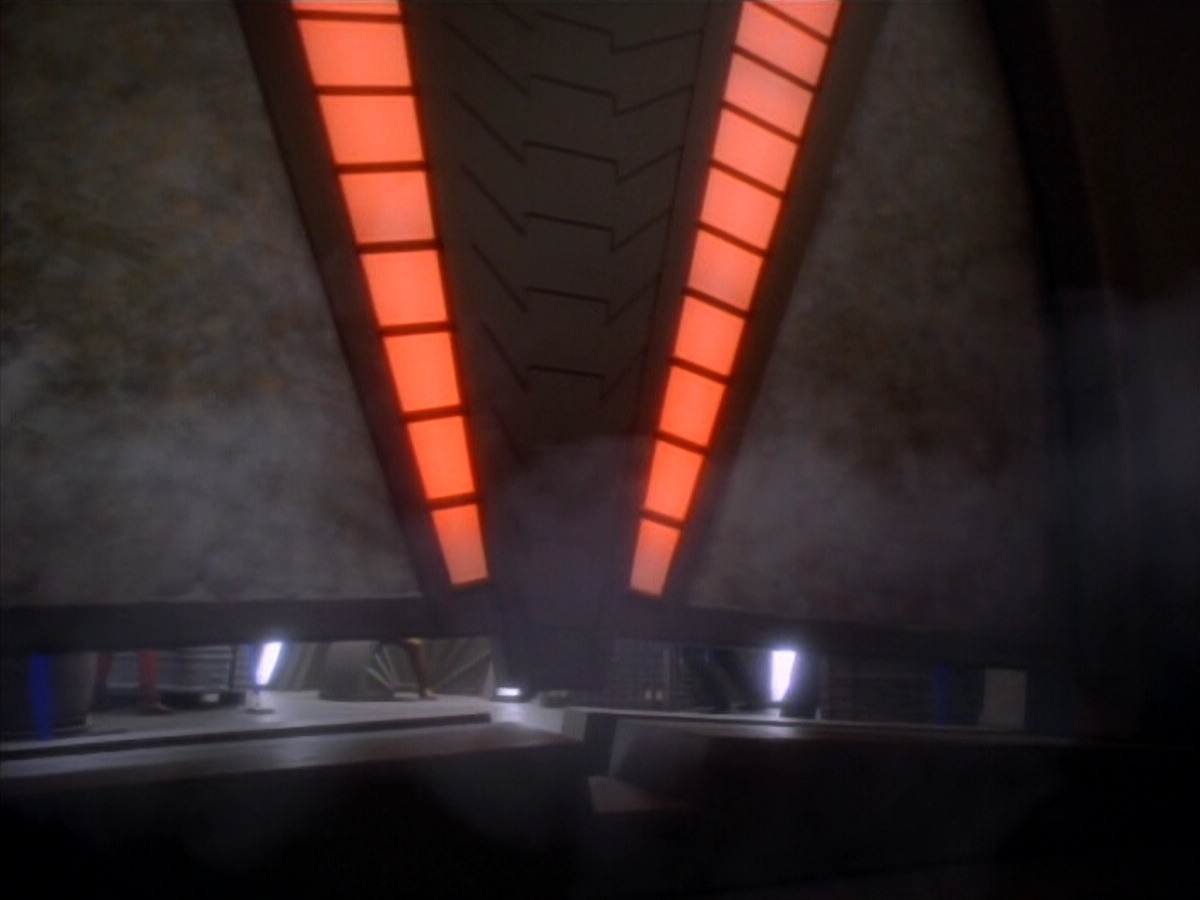 extant_StarTrekDS9_1x18-DramatisPersonae_03588.jpg