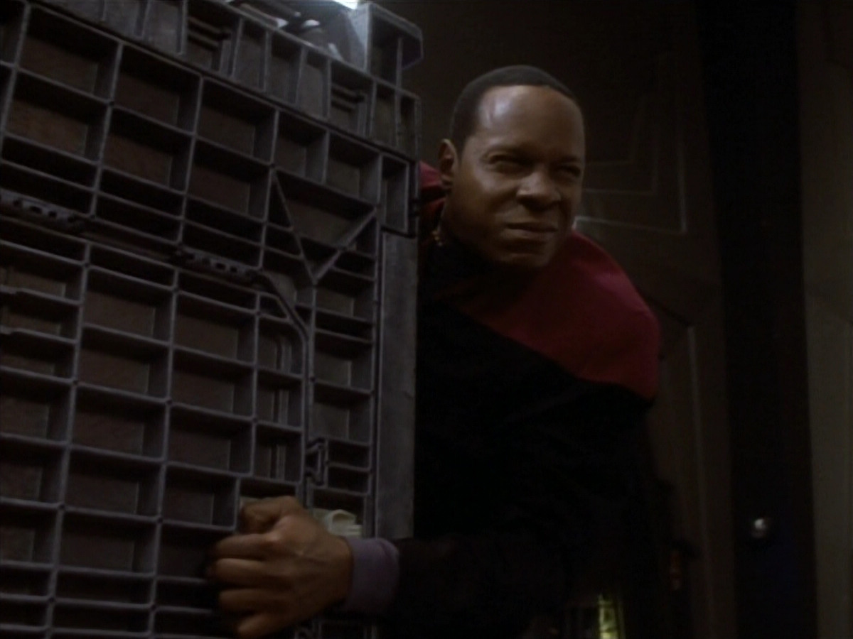 extant_StarTrekDS9_1x18-DramatisPersonae_03599.jpg