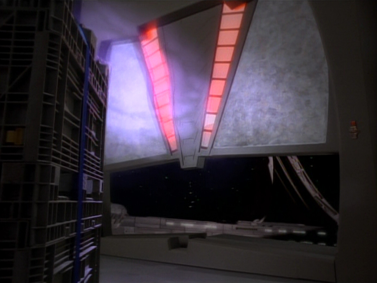extant_StarTrekDS9_1x18-DramatisPersonae_03602.jpg