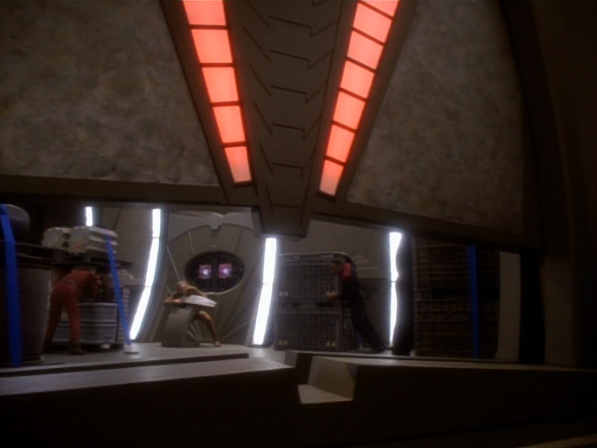 extant_StarTrekDS9_1x18-DramatisPersonae_03606.jpg
