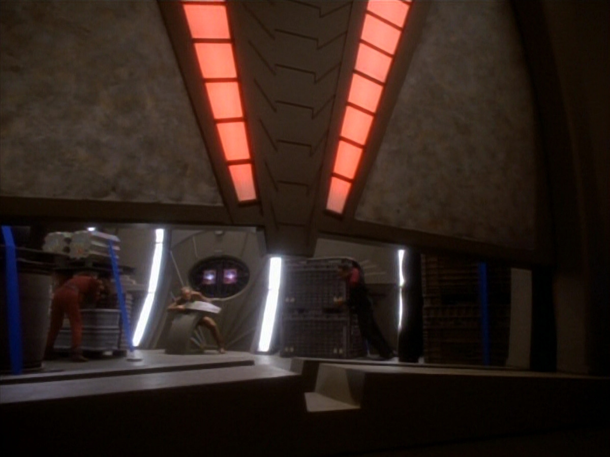 extant_StarTrekDS9_1x18-DramatisPersonae_03607.jpg