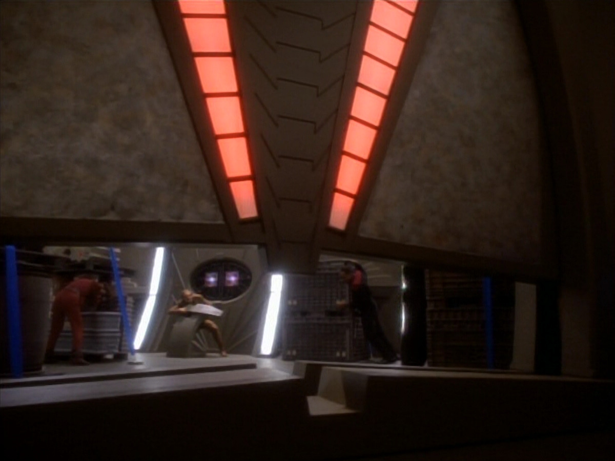 extant_StarTrekDS9_1x18-DramatisPersonae_03608.jpg