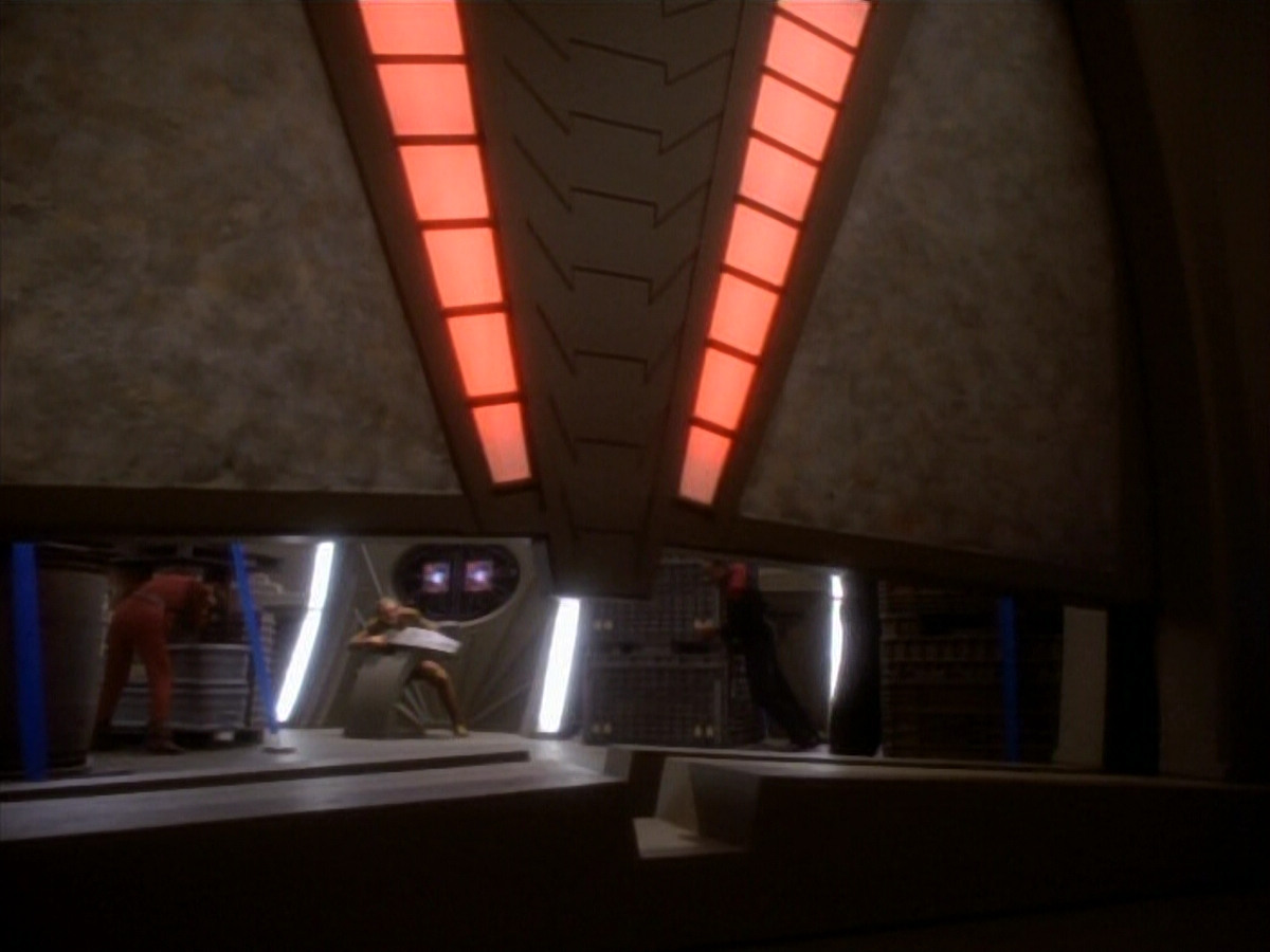 extant_StarTrekDS9_1x18-DramatisPersonae_03609.jpg