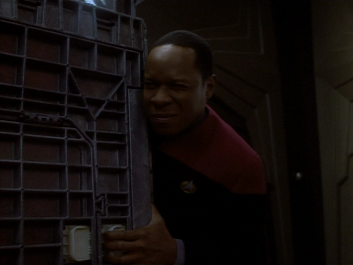 extant_StarTrekDS9_1x18-DramatisPersonae_03614.jpg