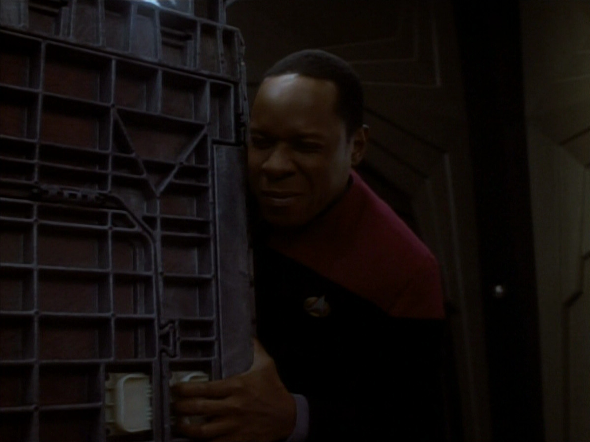 extant_StarTrekDS9_1x18-DramatisPersonae_03615.jpg