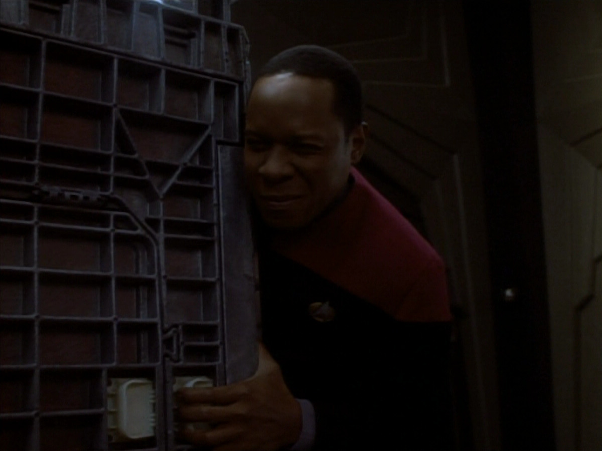 extant_StarTrekDS9_1x18-DramatisPersonae_03616.jpg