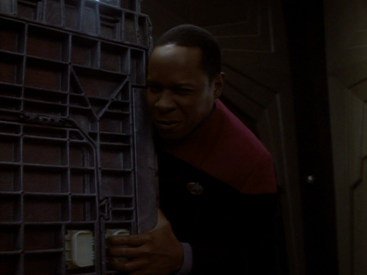 extant_StarTrekDS9_1x18-DramatisPersonae_03618.jpg