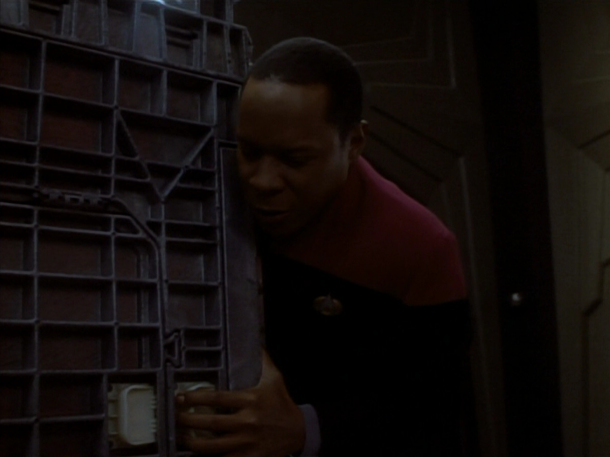 extant_StarTrekDS9_1x18-DramatisPersonae_03620.jpg