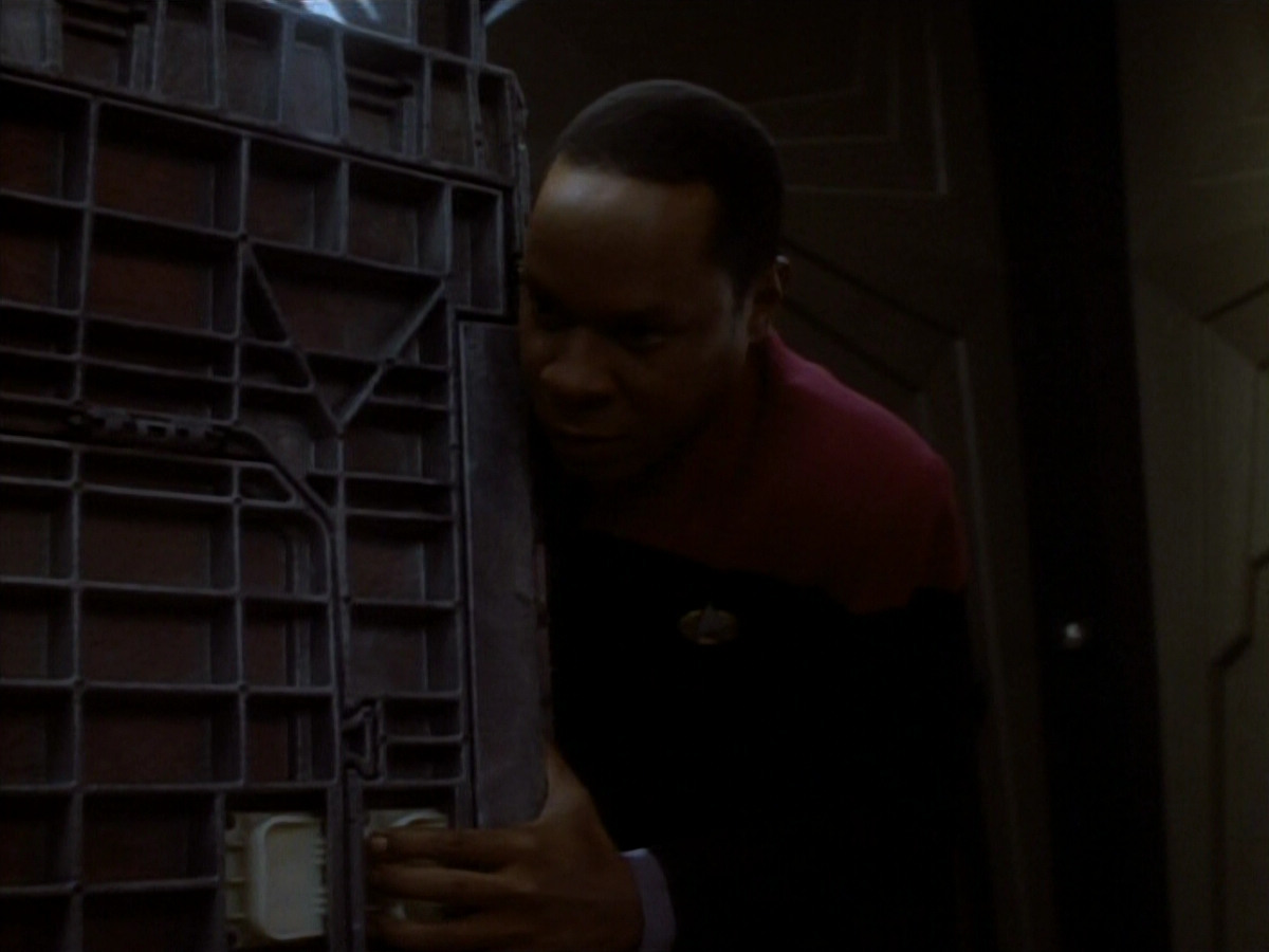 extant_StarTrekDS9_1x18-DramatisPersonae_03622.jpg