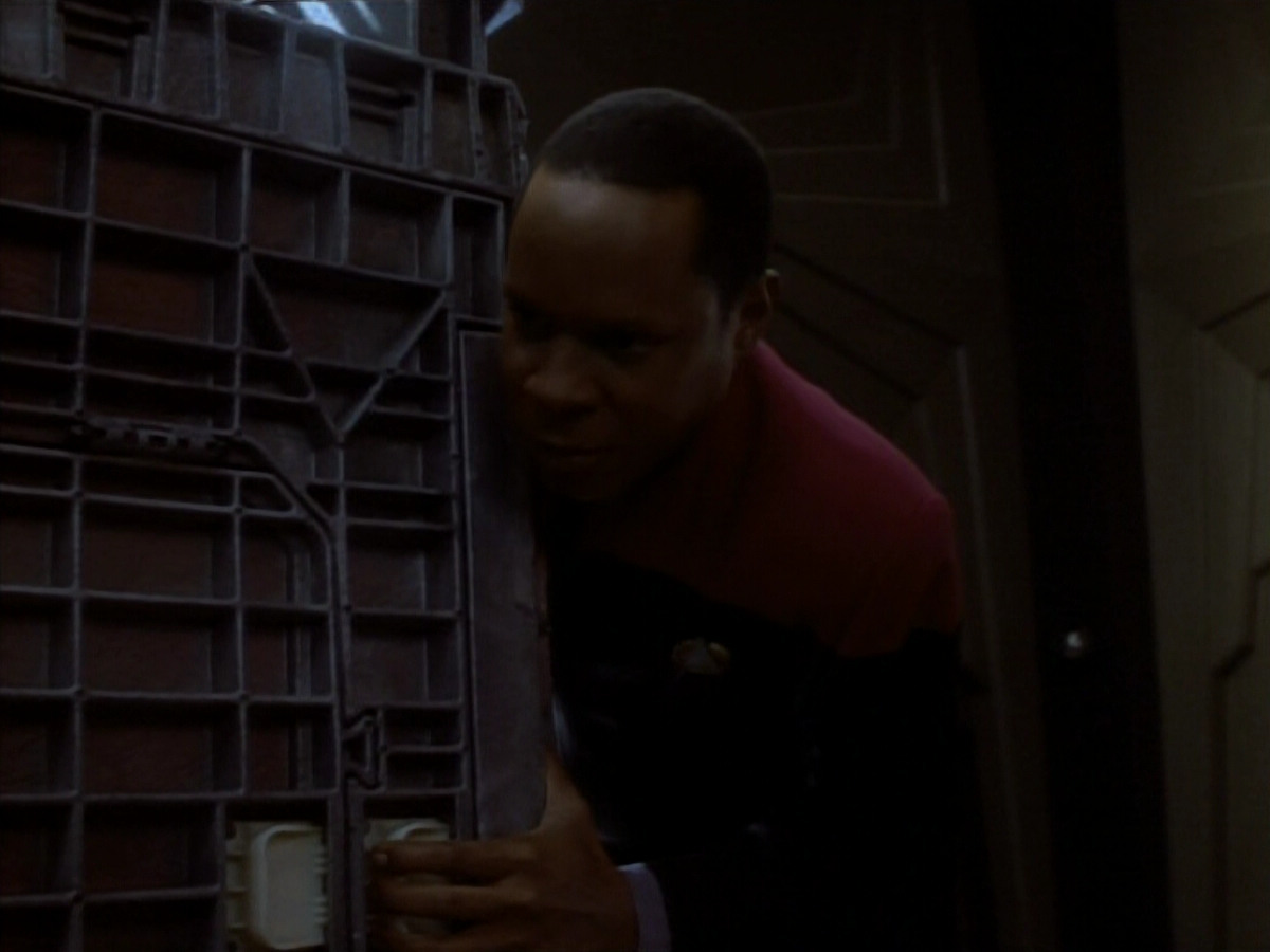 extant_StarTrekDS9_1x18-DramatisPersonae_03623.jpg