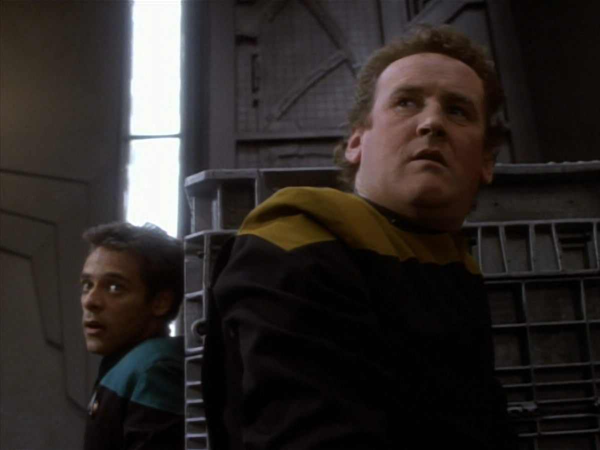 extant_StarTrekDS9_1x18-DramatisPersonae_03627.jpg