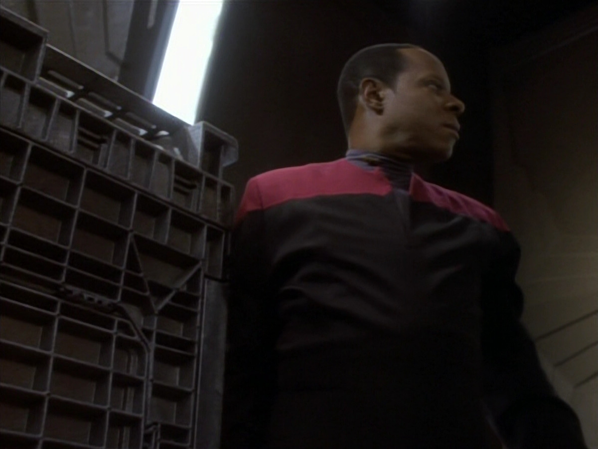 extant_StarTrekDS9_1x18-DramatisPersonae_03641.jpg