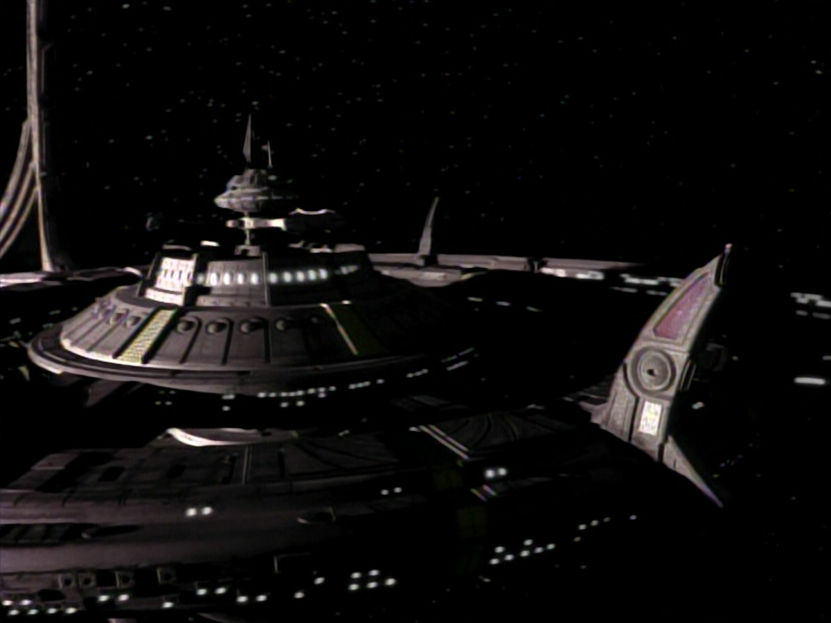 extant_StarTrekDS9_1x18-DramatisPersonae_03647.jpg