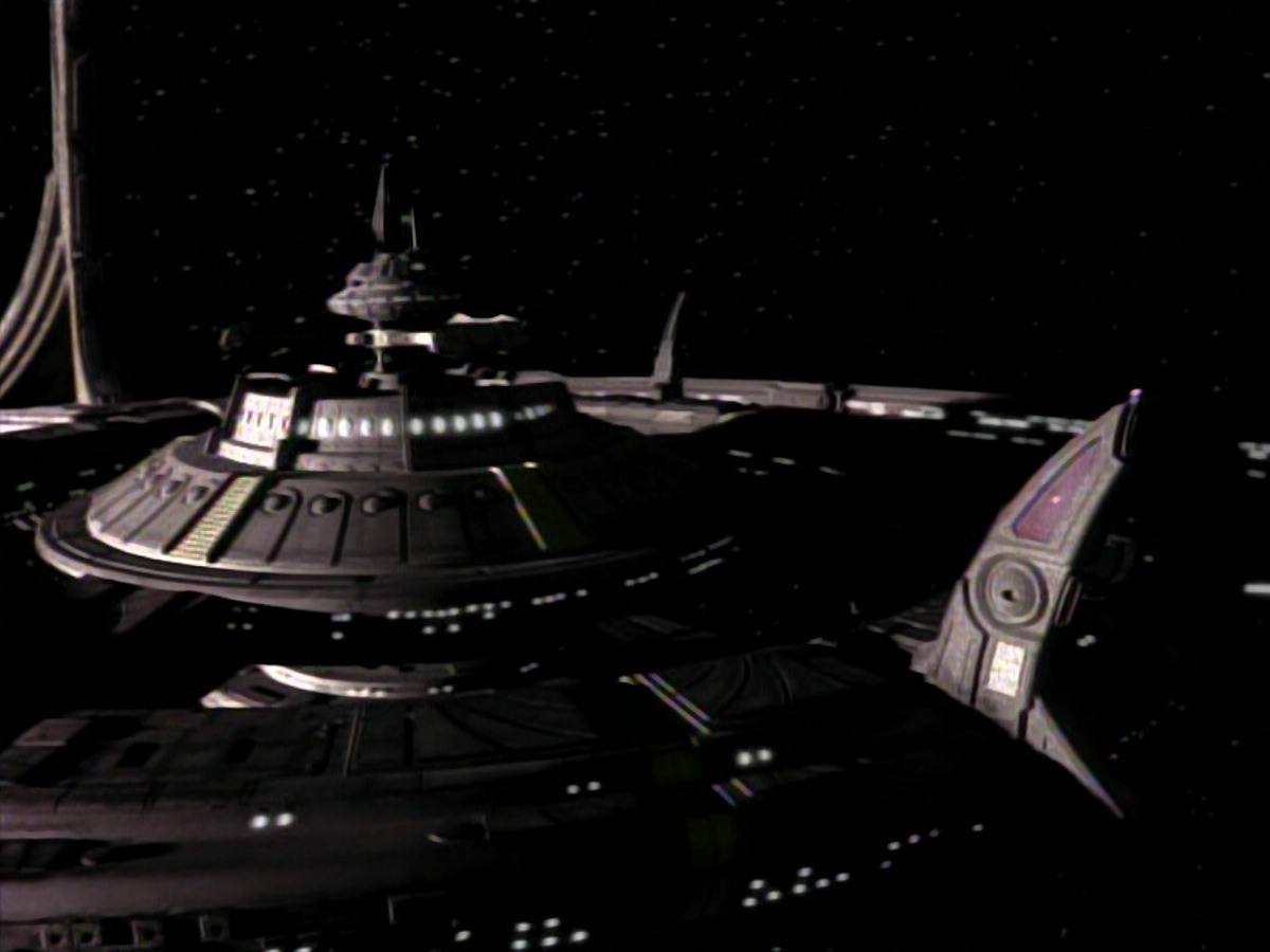 extant_StarTrekDS9_1x18-DramatisPersonae_03648.jpg