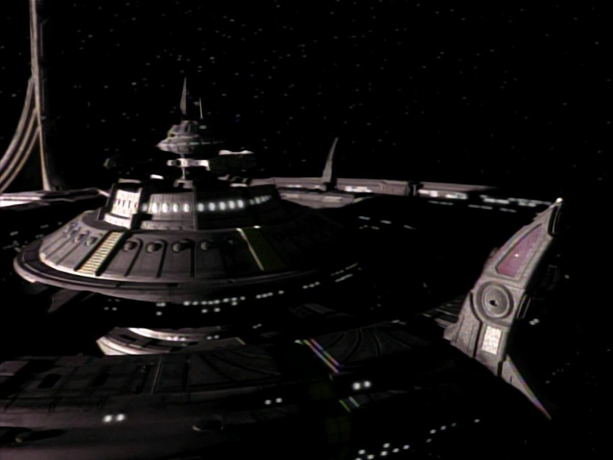extant_StarTrekDS9_1x18-DramatisPersonae_03649.jpg