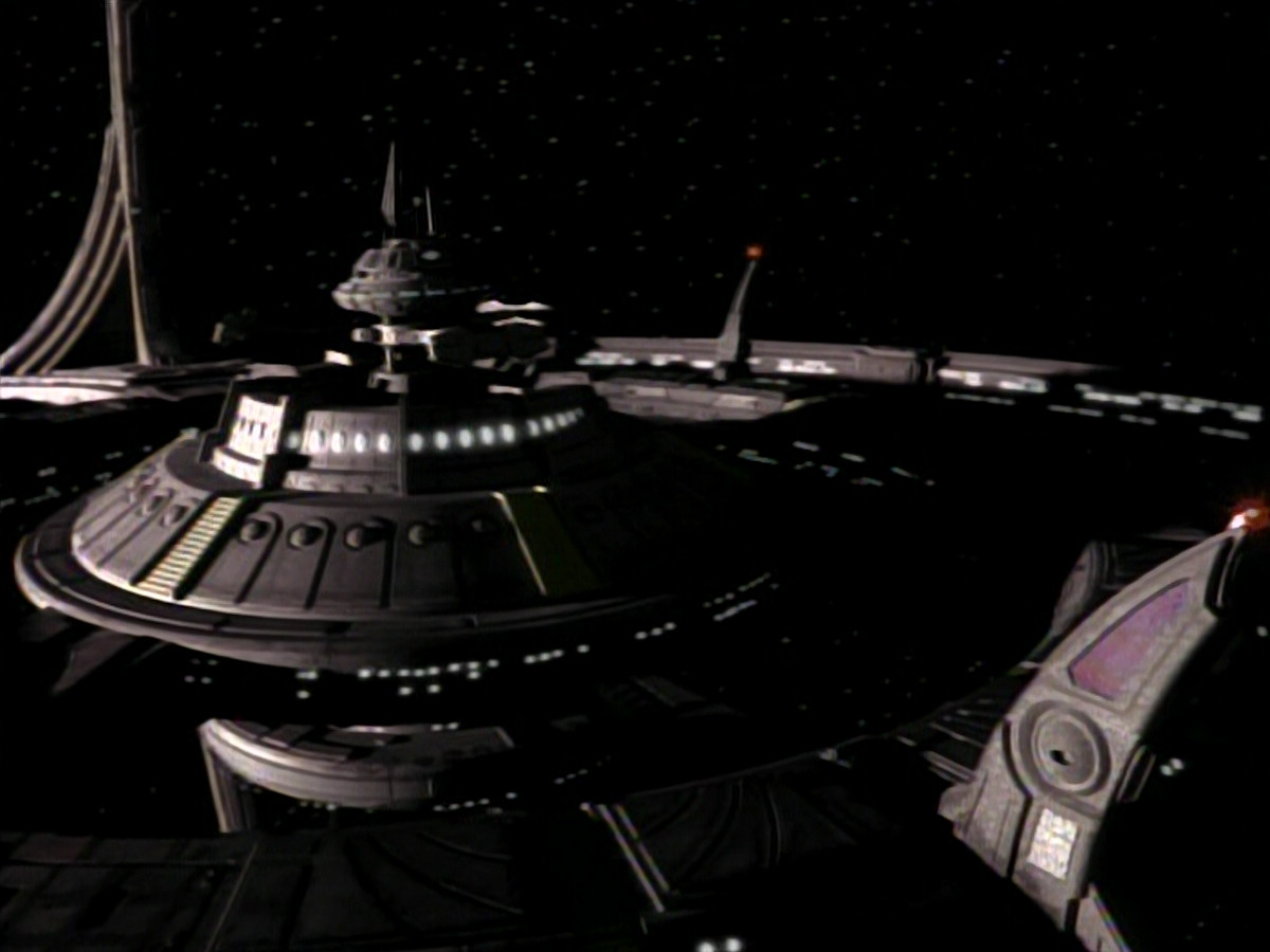extant_StarTrekDS9_1x18-DramatisPersonae_03652.jpg