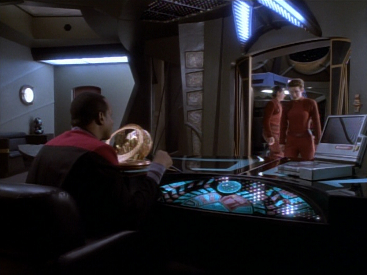 extant_StarTrekDS9_1x18-DramatisPersonae_03678.jpg