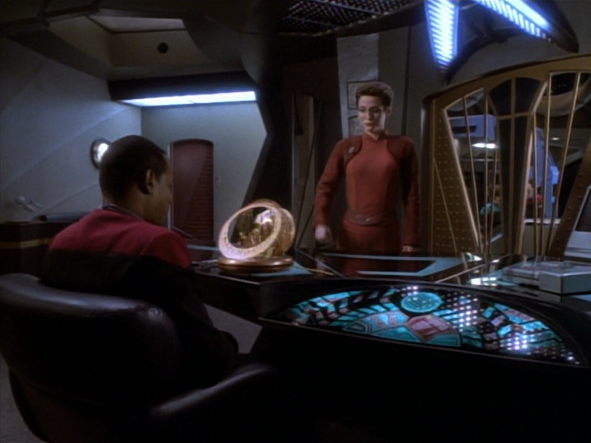 extant_StarTrekDS9_1x18-DramatisPersonae_03685.jpg