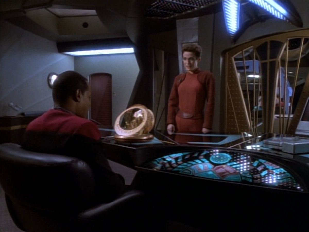 extant_StarTrekDS9_1x18-DramatisPersonae_03686.jpg