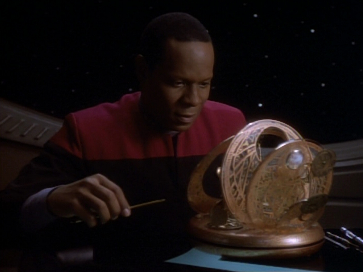 extant_StarTrekDS9_1x18-DramatisPersonae_03753.jpg