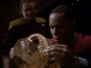 Filename=extant_StarTrekDS9_1x18-DramatisPersonae_02715.jpg
Filesize=146KiB
Dimensions=1200x900
Date added=Jun 13, 2019 extant_StarTrekDS9_1x18-DramatisPersonae_02715.jpg