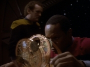 extant_StarTrekDS9_1x18-DramatisPersonae_02721.jpg