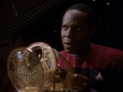 extant_StarTrekDS9_1x18-DramatisPersonae_02767.jpg