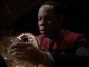 extant_StarTrekDS9_1x18-DramatisPersonae_02801.jpg