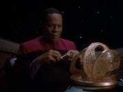 Filename=extant_StarTrekDS9_1x18-DramatisPersonae_03756.jpg
Filesize=132KiB
Dimensions=1200x900
Date added=Jun 13, 2019 extant_StarTrekDS9_1x18-DramatisPersonae_03756.jpg