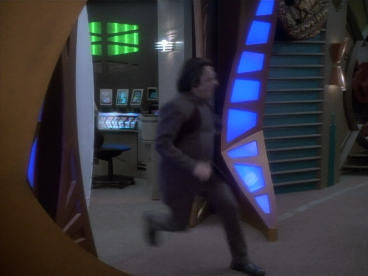 extant_StarTrekDS9_1x19-Duet_00363.jpg