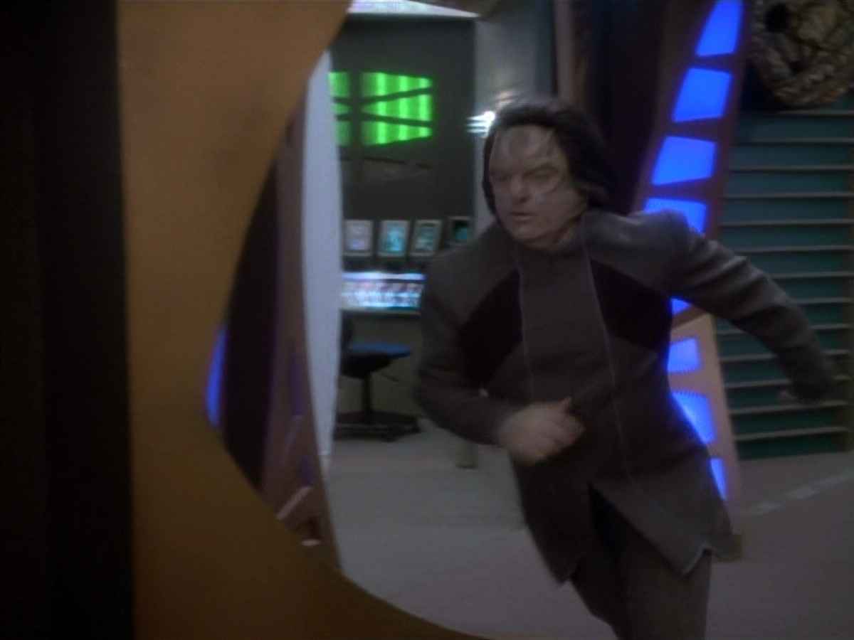 extant_StarTrekDS9_1x19-Duet_00364.jpg