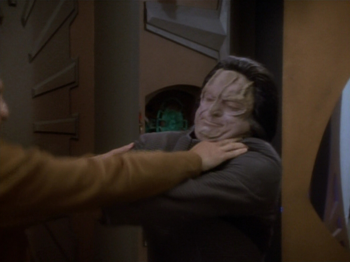 extant_StarTrekDS9_1x19-Duet_00367.jpg
