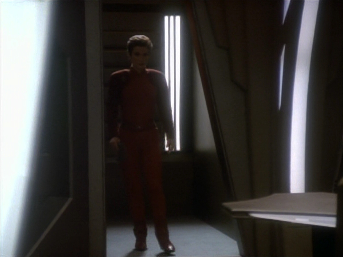 extant_StarTrekDS9_1x19-Duet_01092.jpg