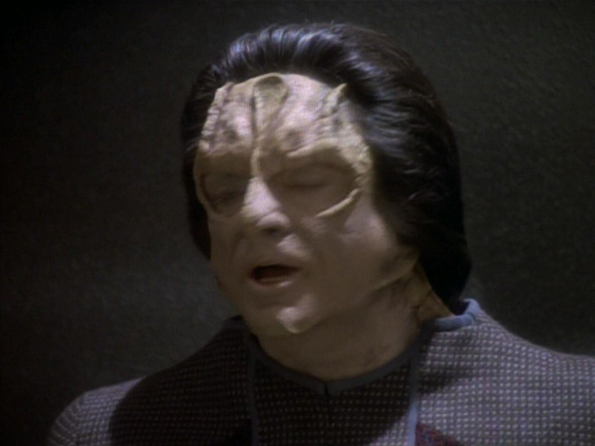 extant_StarTrekDS9_1x19-Duet_01242.jpg