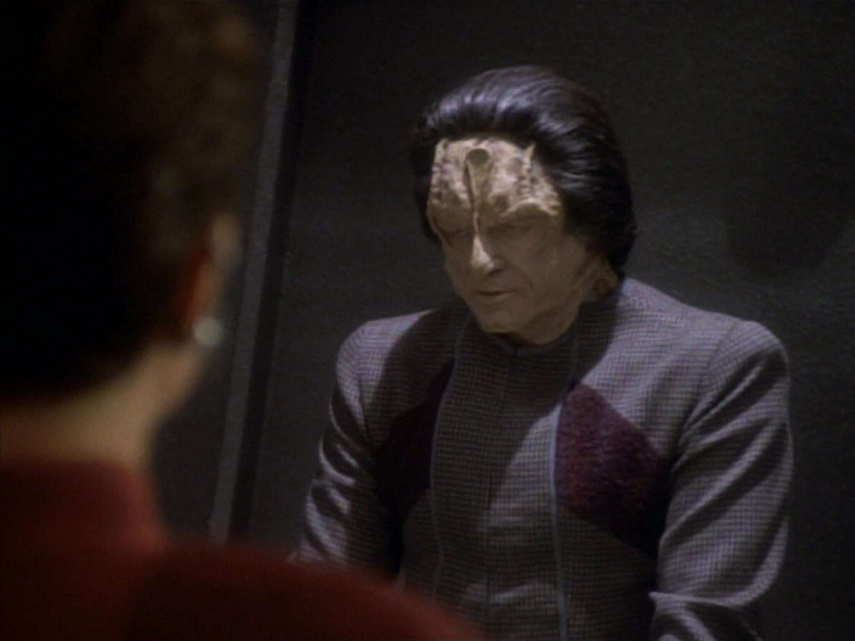 extant_StarTrekDS9_1x19-Duet_01286.jpg